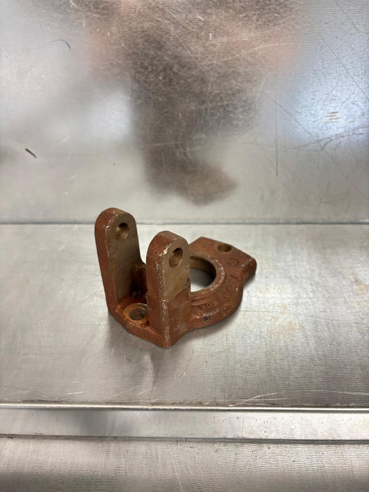 LEFT ROCKER ARM PEDESTAL