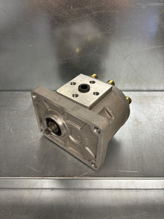 GEAR PUMP - RIGHT HANDED